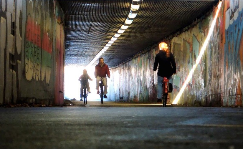 Ode aan het verdwenen fietspad door de graffititunnel